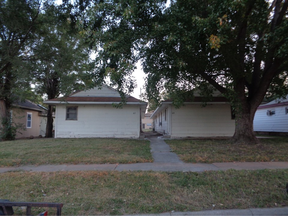 11th Street 6 unit in Junction City, KS - Building Photo