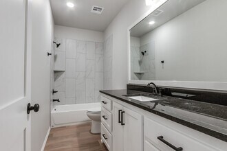 13600-13604 Calli Ct in Oklahoma City, OK - Building Photo - Building Photo