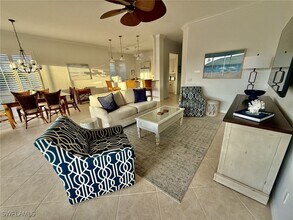 5095 Yacht Harbor Dr in Naples, FL - Foto de edificio - Building Photo