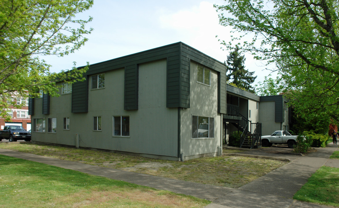 Fantasy Inn in Corvallis, OR - Building Photo