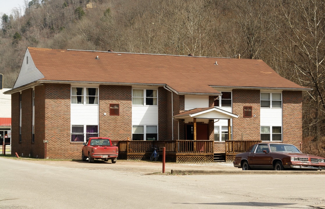 Sherri Lee in Man, WV - Foto de edificio