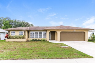 22572 Lanyard St in Boca Raton, FL - Building Photo