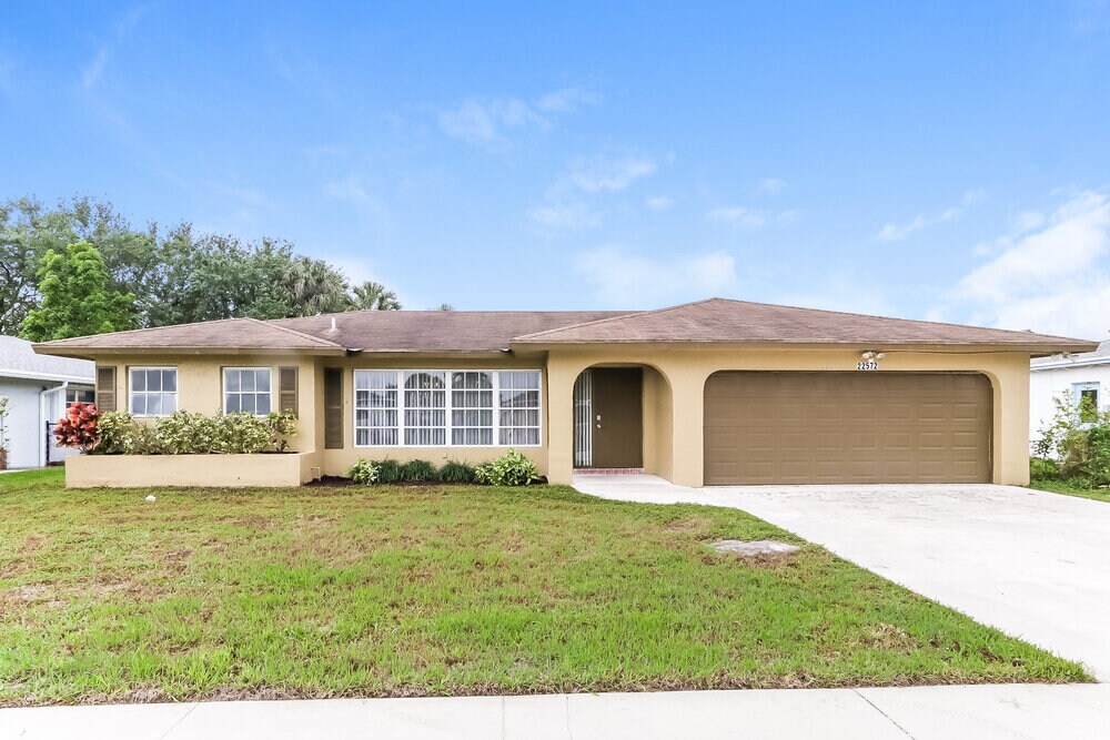 22572 Lanyard St in Boca Raton, FL - Building Photo