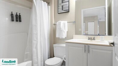 3695 Island Club Dr, Unit 3590-07 in North Port, FL - Foto de edificio - Building Photo