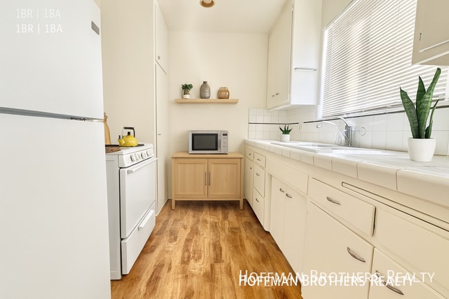 1350 Laurel Ave in West Hollywood, CA - Building Photo - Building Photo