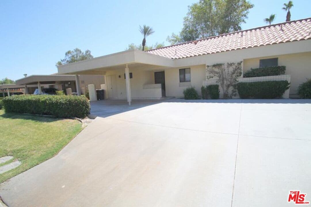 40420 Bay Hill Way in Palm Desert, CA - Building Photo