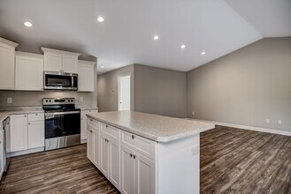 1617 Charleston Dr in New Richmond, WI - Building Photo - Building Photo