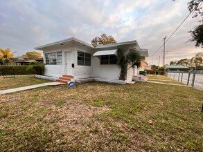 5455 NW 9th Ave in Miami, FL - Foto de edificio - Building Photo