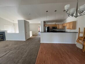 8847 Lakehurst Dr, Unit 2 in Anchorage, AK - Building Photo - Building Photo
