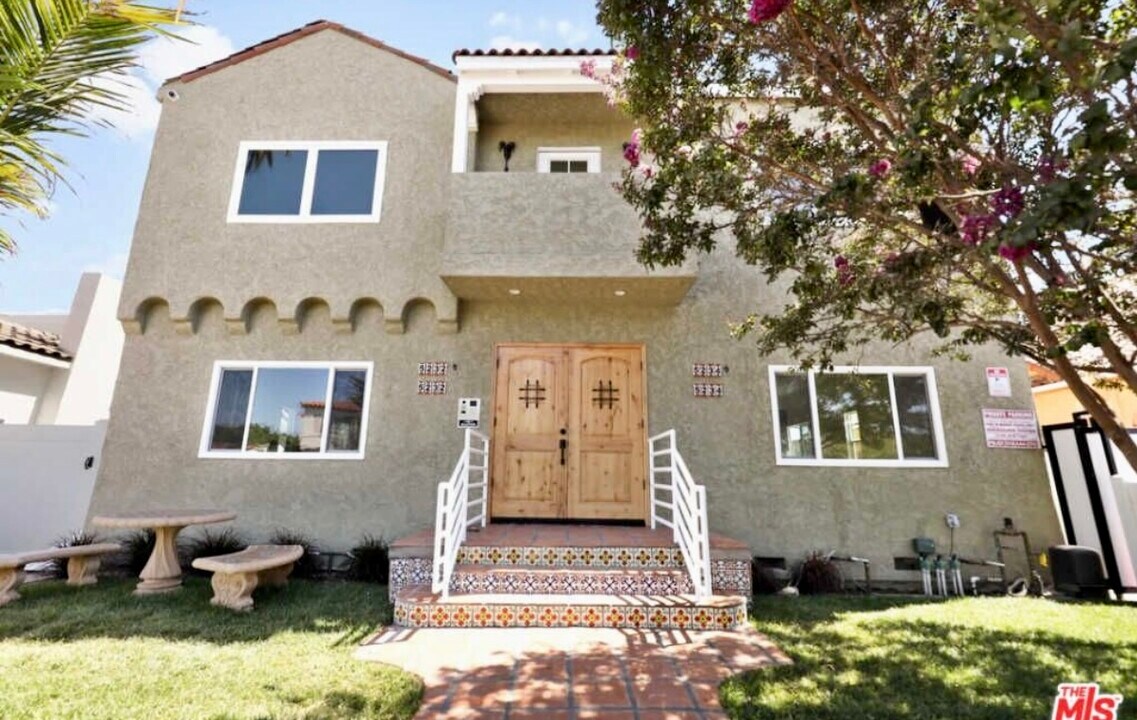 5234 W 20th St in Los Angeles, CA - Foto de edificio