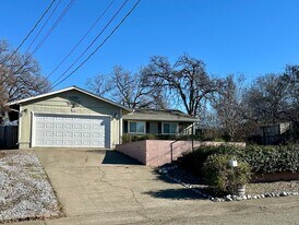 3625 Summit Dr in Redding, CA - Building Photo