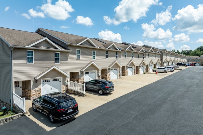 Graycliff Luxury Townhomes in Morgantown, WV - Foto de edificio - Building Photo