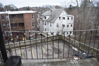 33 Egremont Rd, Unit 3 in Boston, MA - Foto de edificio - Building Photo