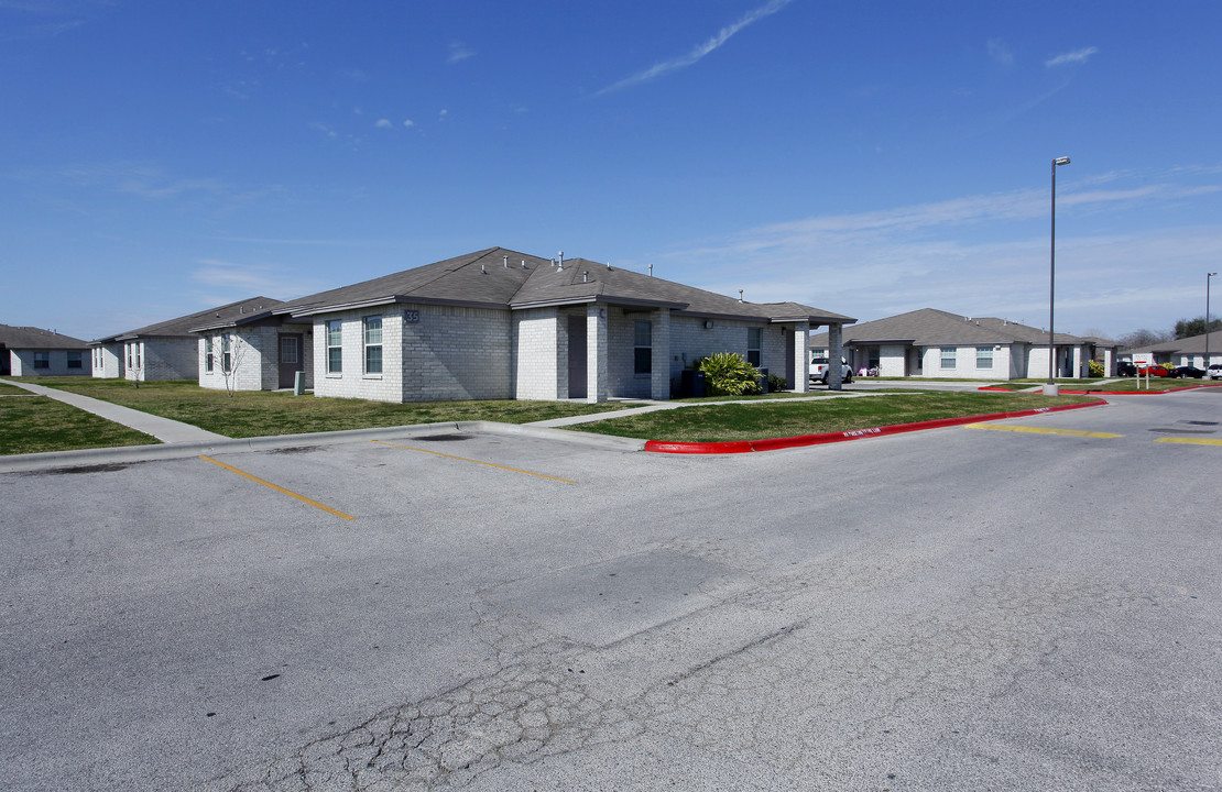 Holly Park Apartments in Corpus Christi, TX - Foto de edificio