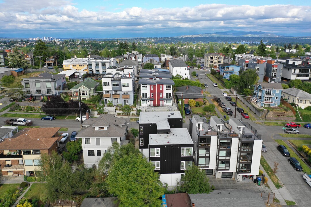 Homebody Apartments in Seattle, WA - Building Photo