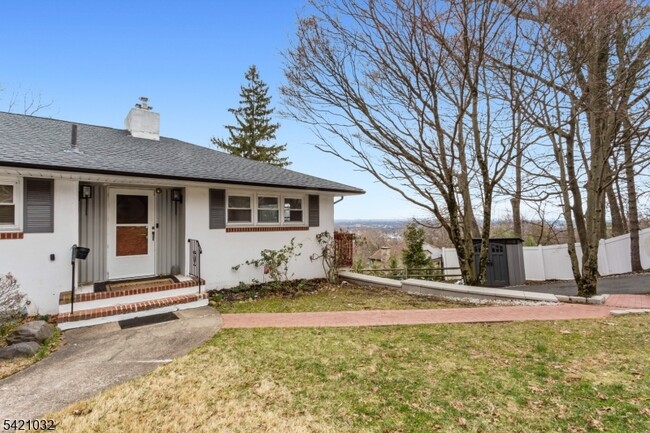 145 Highview Terrace in Hawthorne, NJ - Building Photo - Building Photo