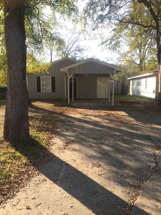 542 Woodhaven Dr in Monroe, LA - Building Photo