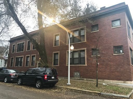 property at 3762 N Kenmore Ave