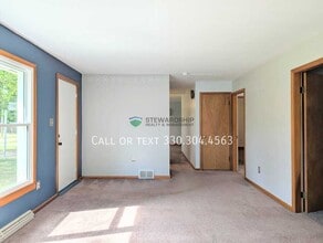 1060 Richard Ave SW in Massillon, OH - Building Photo - Building Photo