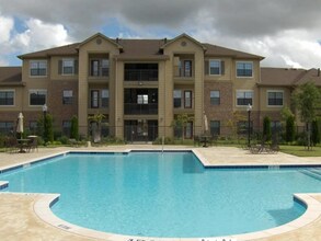 THE OAKMOOR in Houston, TX - Building Photo - Building Photo