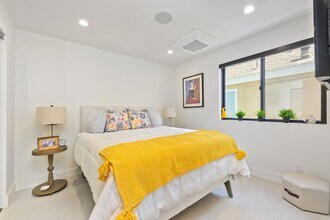 504 E Balboa Blvd in Newport Beach, CA - Building Photo - Building Photo