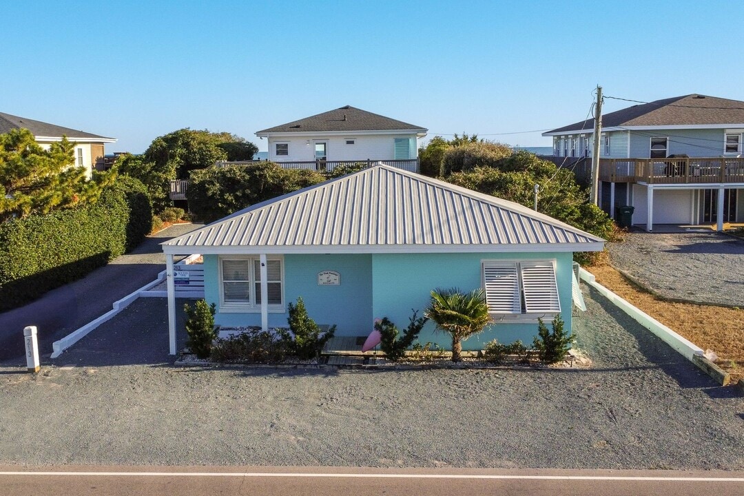 213 S Anderson Blvd in Topsail Beach, NC - Building Photo