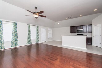 136 Mistflower Ln in Kyle, TX - Building Photo - Building Photo