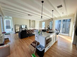 50 Cameron St, Unit 6 in Brookline, MA - Foto de edificio - Building Photo