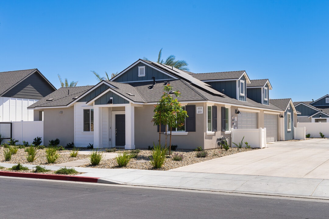 Old Farm Rental Homes in Bakersfield, CA - Building Photo
