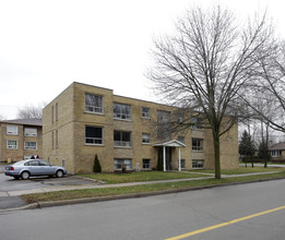 206 Felan Ave in Oakville, ON - Building Photo - Building Photo