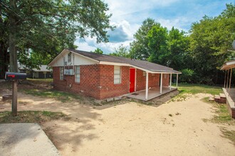 743 Woodard Ave in Macon, GA - Building Photo - Building Photo