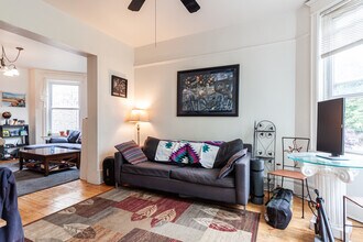 1245 W Newport Ave, Unit 2 in Chicago, IL - Foto de edificio - Building Photo