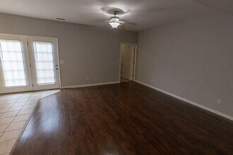 1945 Center St in Columbia, MO - Building Photo - Building Photo