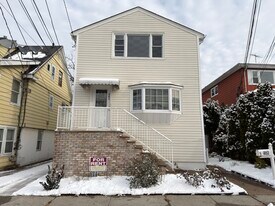 462 Jackson Ave, Unit 2 in Hackensack, NJ - Building Photo