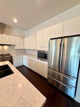 207 W Johanna St in Austin, TX - Building Photo - Building Photo