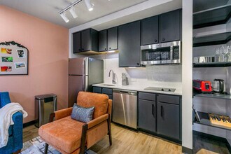 611 Commerce St in New Orleans, LA - Building Photo - Building Photo