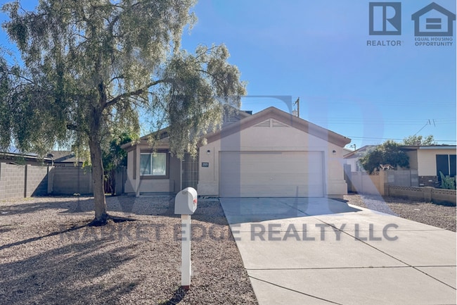 property at 1939 E Raymond St