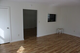 387 Putnam Pike in Killingly, CT - Building Photo - Building Photo
