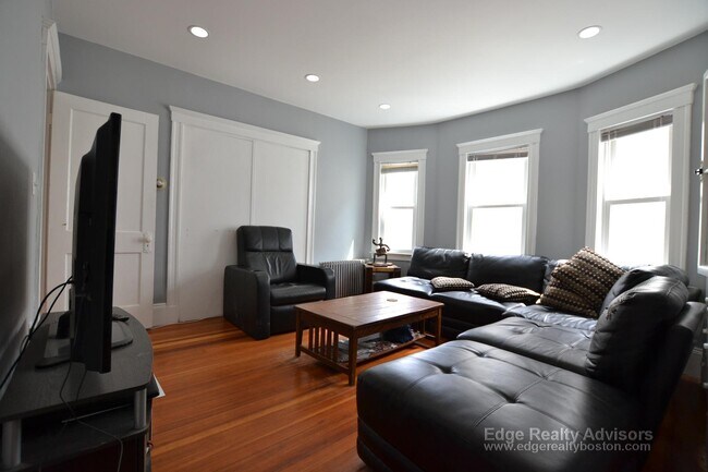 18 Hunnewell Ave, Unit 2 in Boston, MA - Building Photo - Building Photo