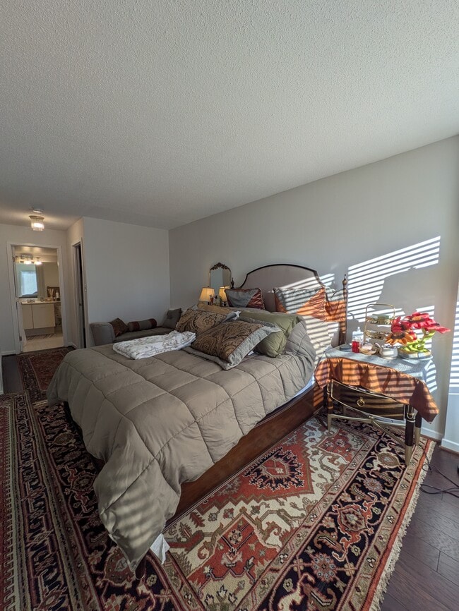 2111 Wisconsin Ave NW, Unit 317 in Washington, DC - Foto de edificio - Building Photo