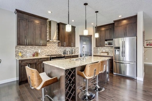 111 Bayview St SW in Airdrie, AB - Building Photo