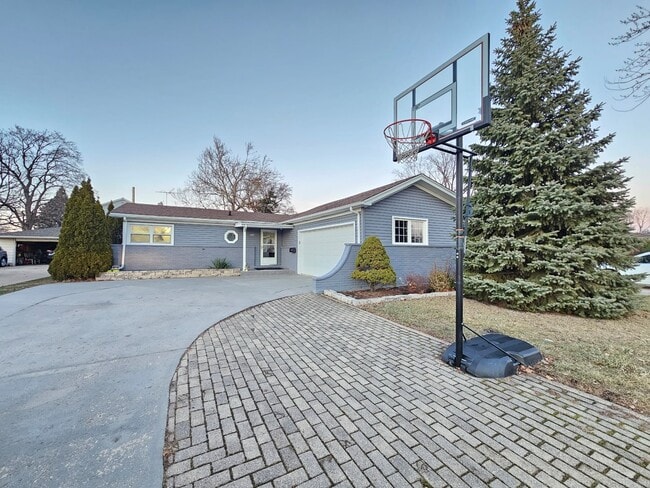 770 Cordial Dr in Des Plaines, IL - Building Photo - Building Photo