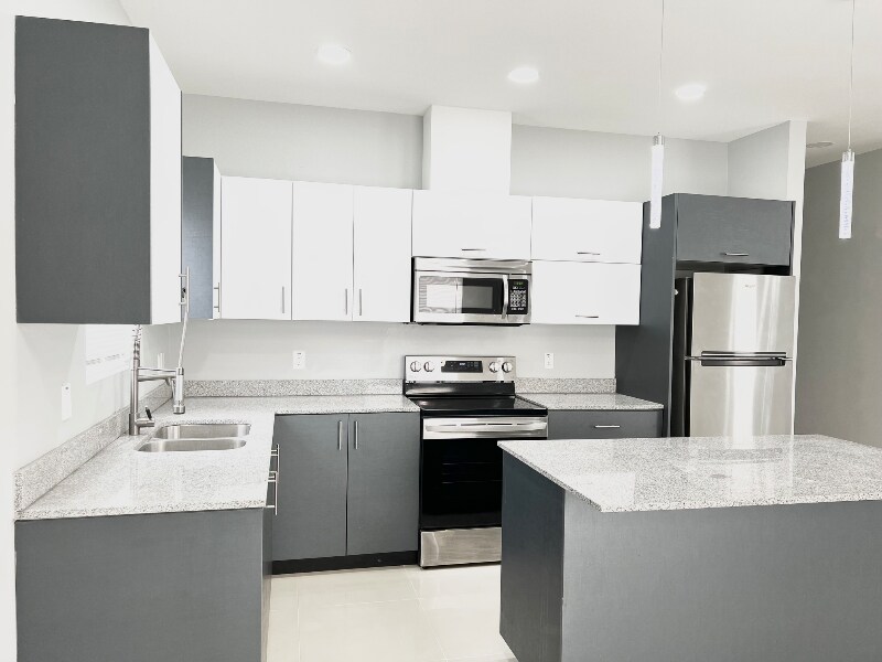 2016 Summerland Ln-Unit -2 in Edinburg, TX - Building Photo