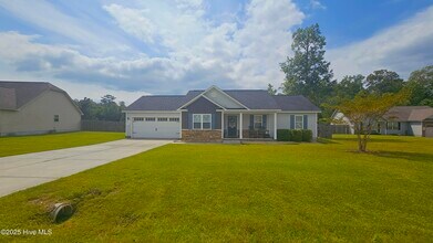 422 McCall Dr in Jacksonville, NC - Building Photo - Building Photo
