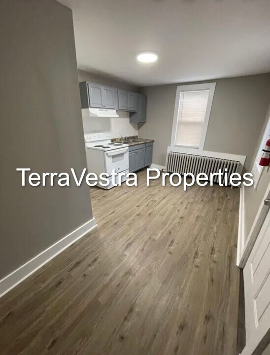 220 E Broadway in Salem, NJ - Building Photo