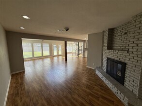 10031 Haddington Dr in Houston, TX - Building Photo - Building Photo