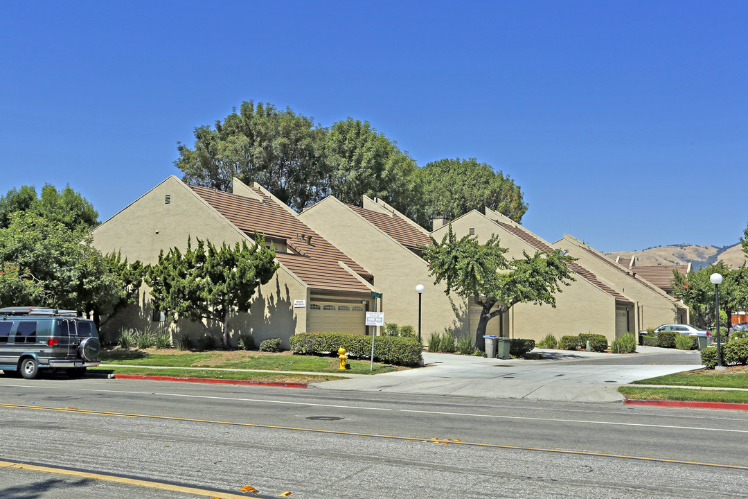 3587 Melnikoff Dr in San Jose, CA - Foto de edificio