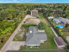 3586 Croton Rd in Naples, FL - Building Photo