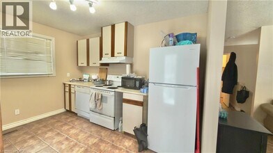 16 Marshall St in Waterloo, ON - Building Photo - Building Photo