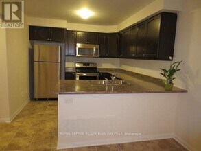 246 Mortimer Cres in Milton, ON - Building Photo - Building Photo